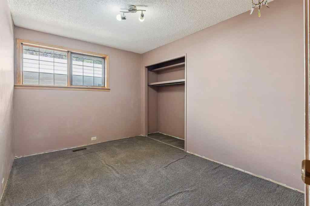 MLS® A2258794 - 5031 Vienna Drive NW in Varsity Calgary, Residential
