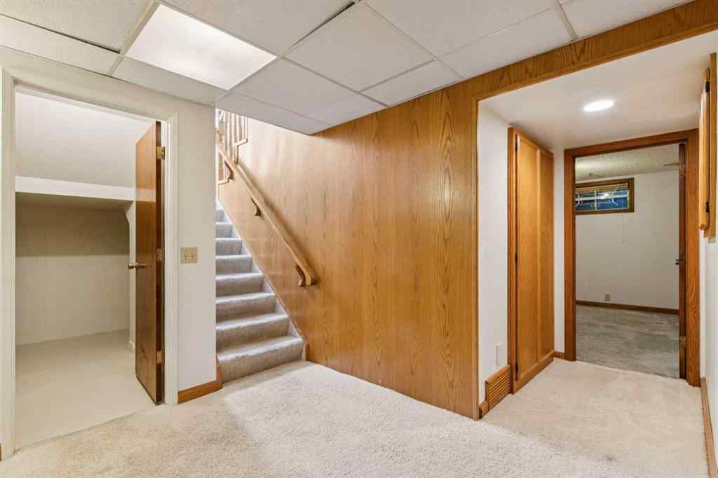 MLS® A2258794 - 5031 Vienna Drive NW in Varsity Calgary, Residential