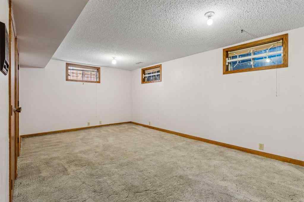 MLS® A2258794 - 5031 Vienna Drive NW in Varsity Calgary, Residential