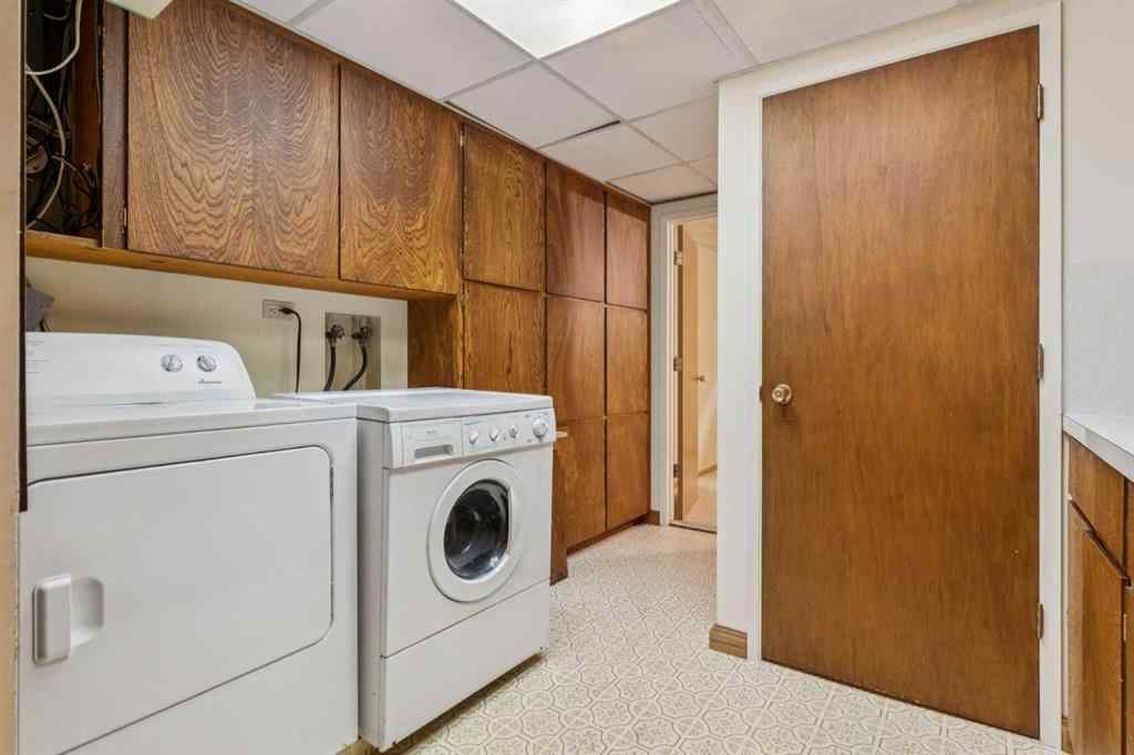 MLS® A2258794 - 5031 Vienna Drive NW in Varsity Calgary, Residential