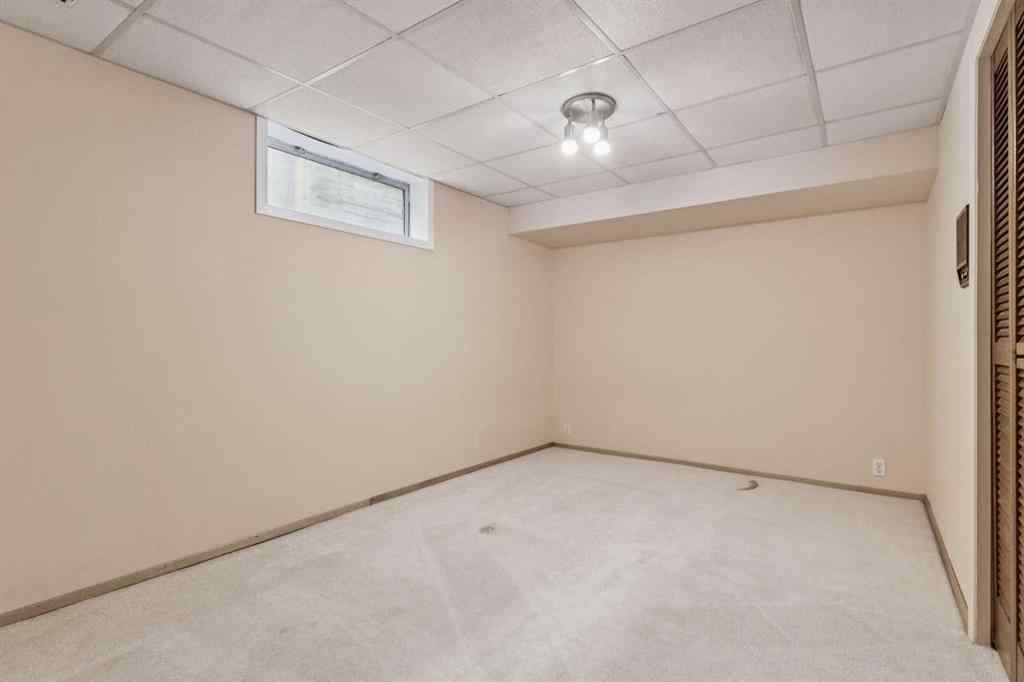 MLS® A2258794 - 5031 Vienna Drive NW in Varsity Calgary, Residential