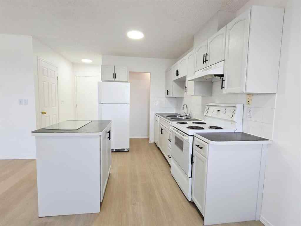 MLS® A2258812 - Unit #302 6825 Centre Street NW in Huntington Hills Calgary, Residential