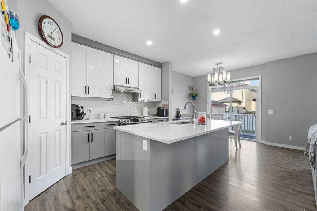 MLS® A2258818 - 17 Saddlecrest Crescent NE in Saddle Ridge Calgary, Residential
