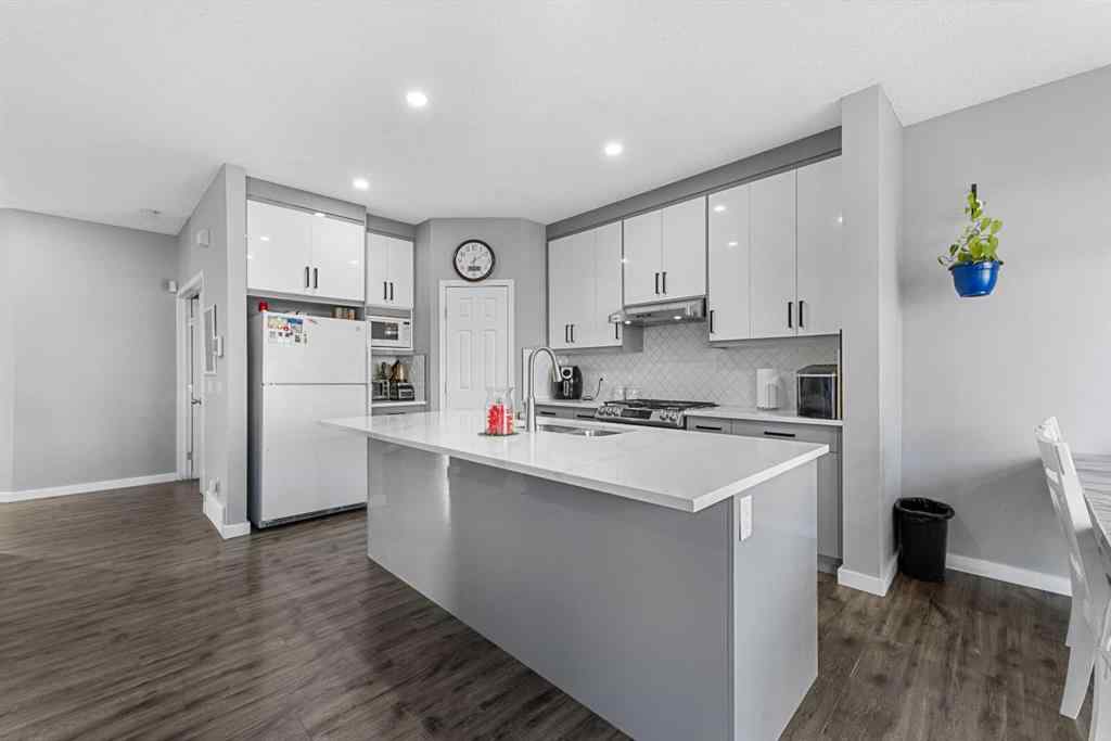 MLS® A2258818 - 17 Saddlecrest Crescent NE in Saddle Ridge Calgary, Residential