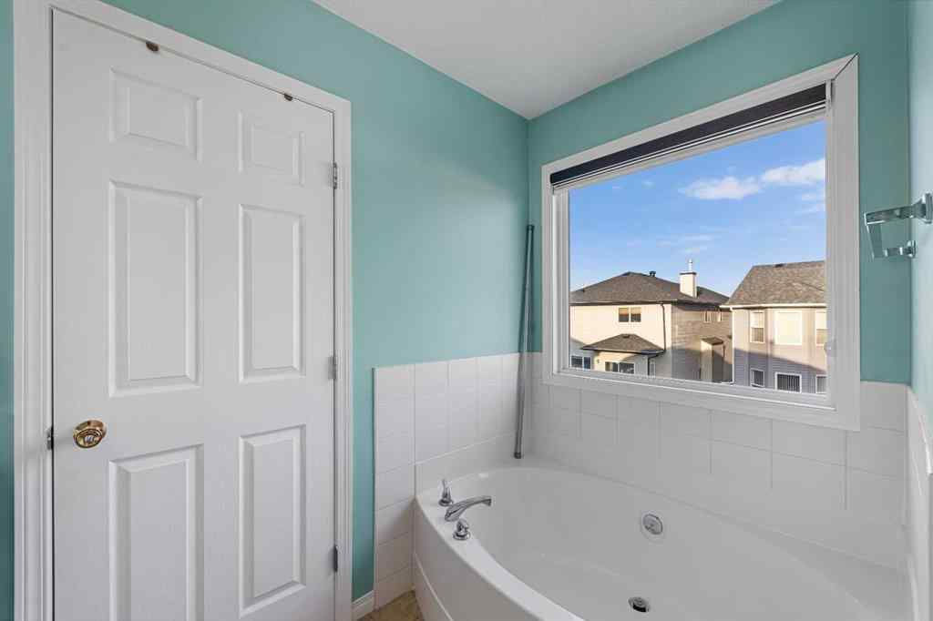 MLS® A2258818 - 17 Saddlecrest Crescent NE in Saddle Ridge Calgary, Residential