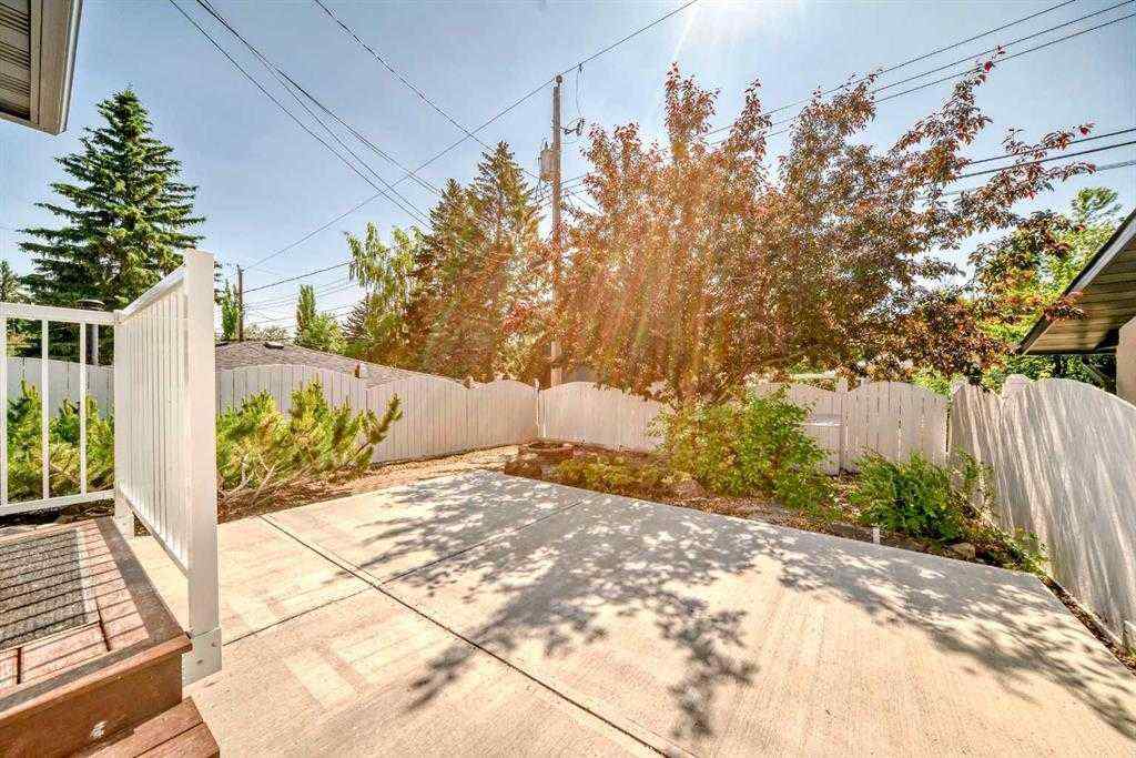 MLS® A2258828 - 3824 Brooklyn Crescent NW in Brentwood Calgary, Residential