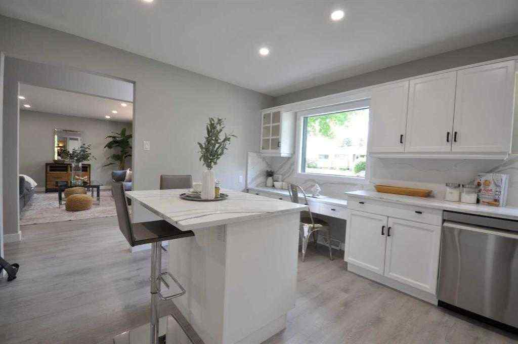 MLS® A2258828 - 3824 Brooklyn Crescent NW in Brentwood Calgary, Residential