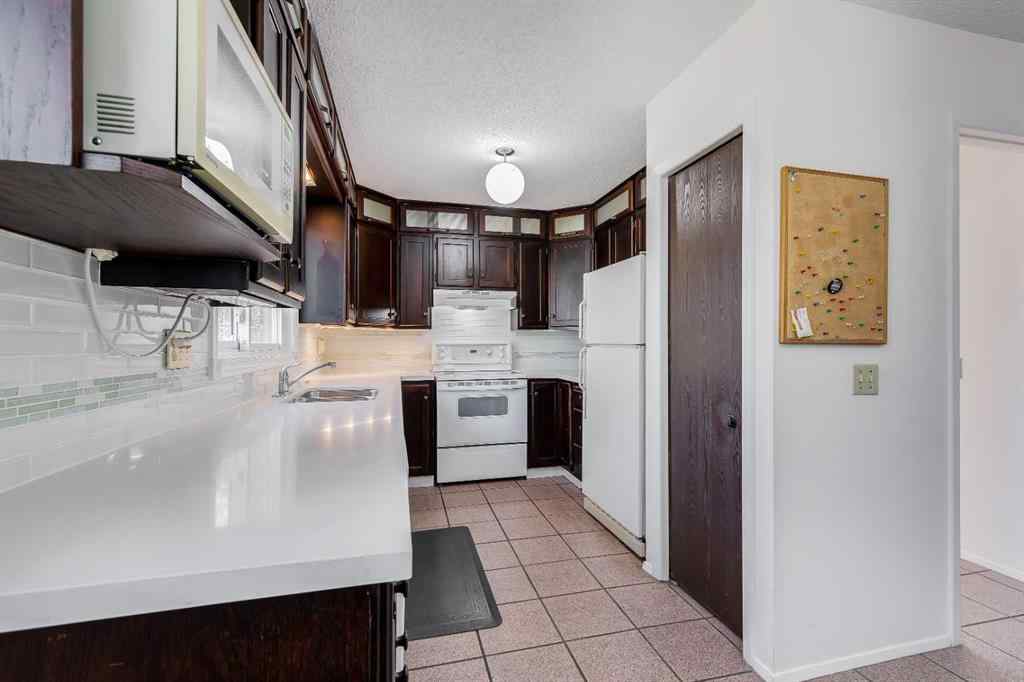 MLS® A2258834 - 251 Pineland Place NE in Pineridge Calgary, Residential