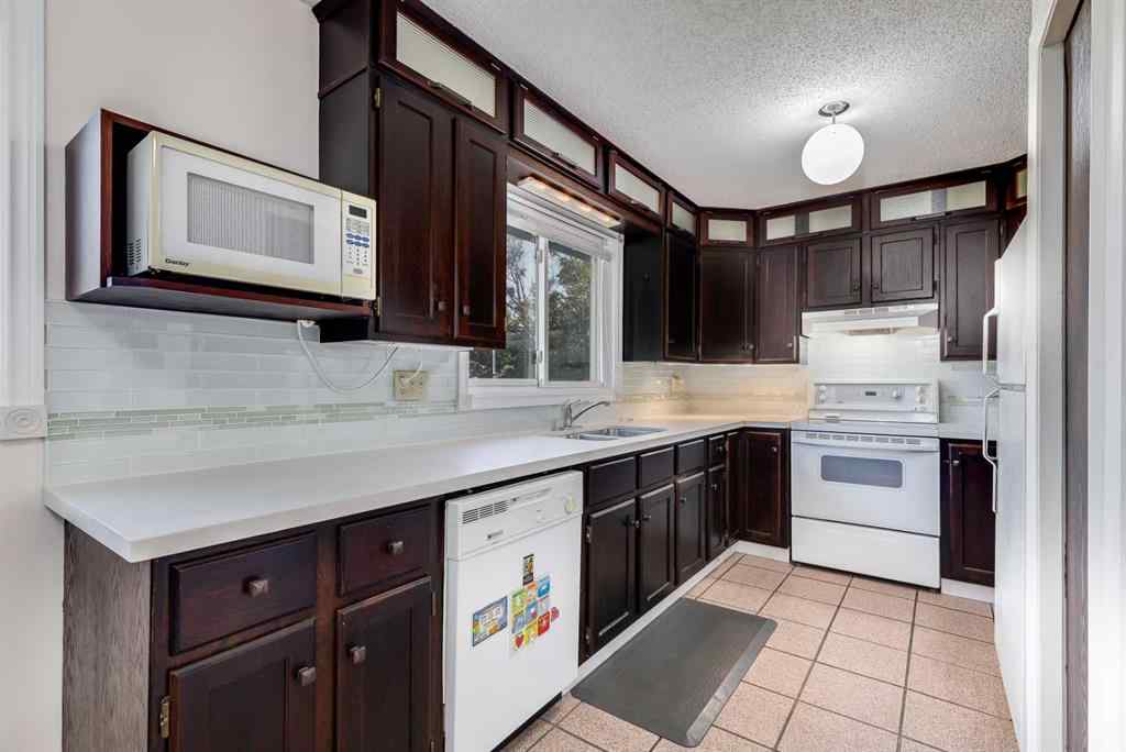 MLS® A2258834 - 251 Pineland Place NE in Pineridge Calgary, Residential