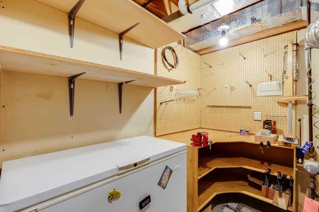 MLS® A2258834 - 251 Pineland Place NE in Pineridge Calgary, Residential