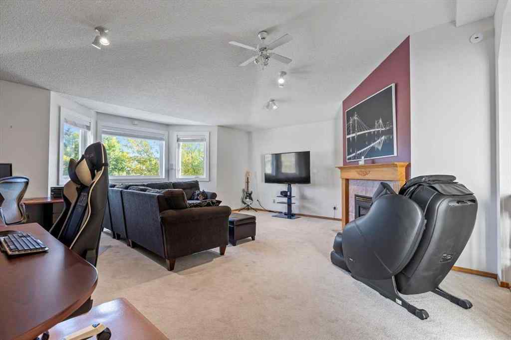 MLS® A2258869 - 10 Douglas Glen Crescent SE in Douglasdale/Glen Calgary, Residential