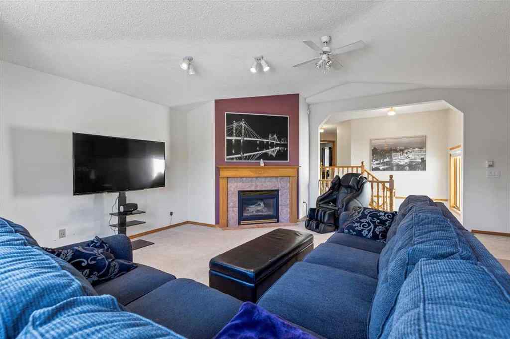 MLS® A2258869 - 10 Douglas Glen Crescent SE in Douglasdale/Glen Calgary, Residential