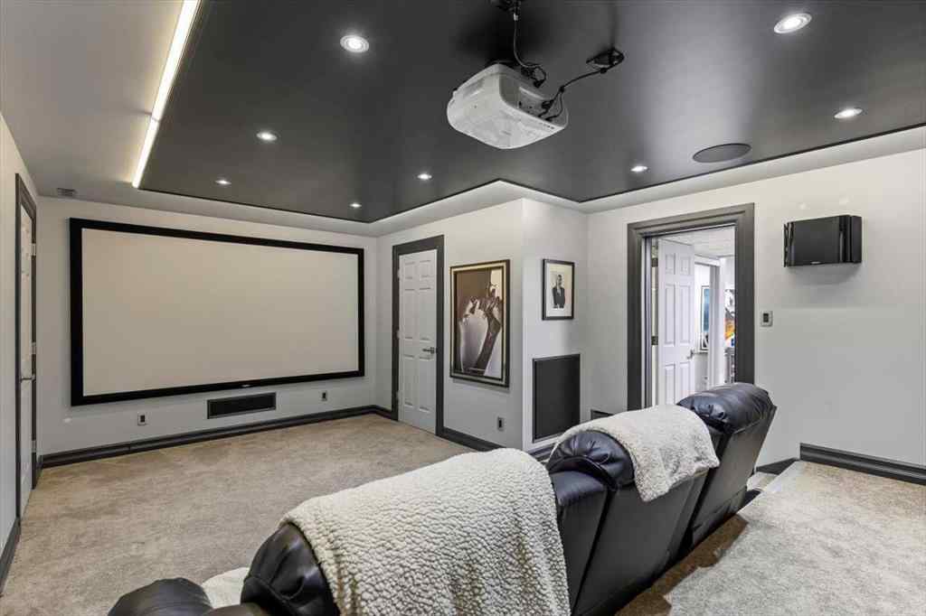 MLS® A2258869 - 10 Douglas Glen Crescent SE in Douglasdale/Glen Calgary, Residential