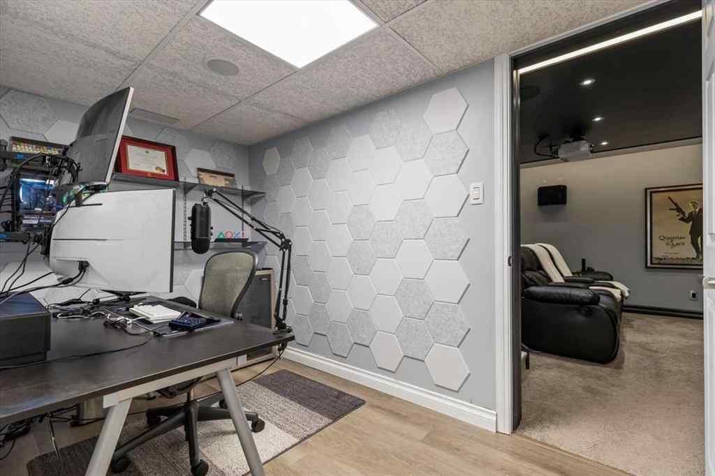 MLS® A2258869 - 10 Douglas Glen Crescent SE in Douglasdale/Glen Calgary, Residential