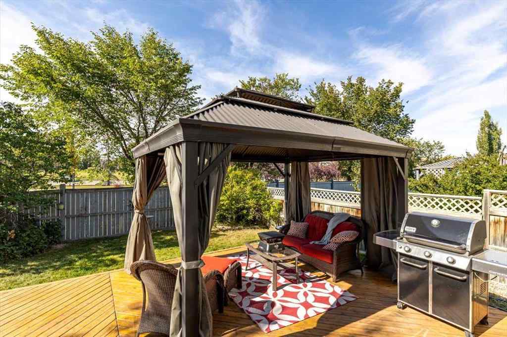 MLS® A2258869 - 10 Douglas Glen Crescent SE in Douglasdale/Glen Calgary, Residential