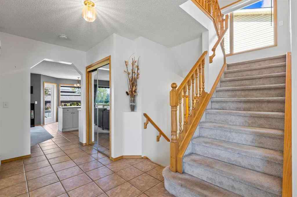 MLS® A2258869 - 10 Douglas Glen Crescent SE in Douglasdale/Glen Calgary, Residential