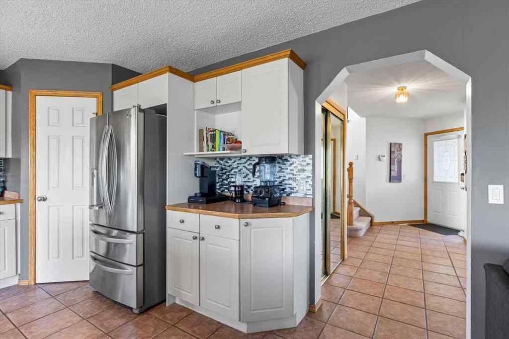 MLS® A2258869 - 10 Douglas Glen Crescent SE in Douglasdale/Glen Calgary, Residential