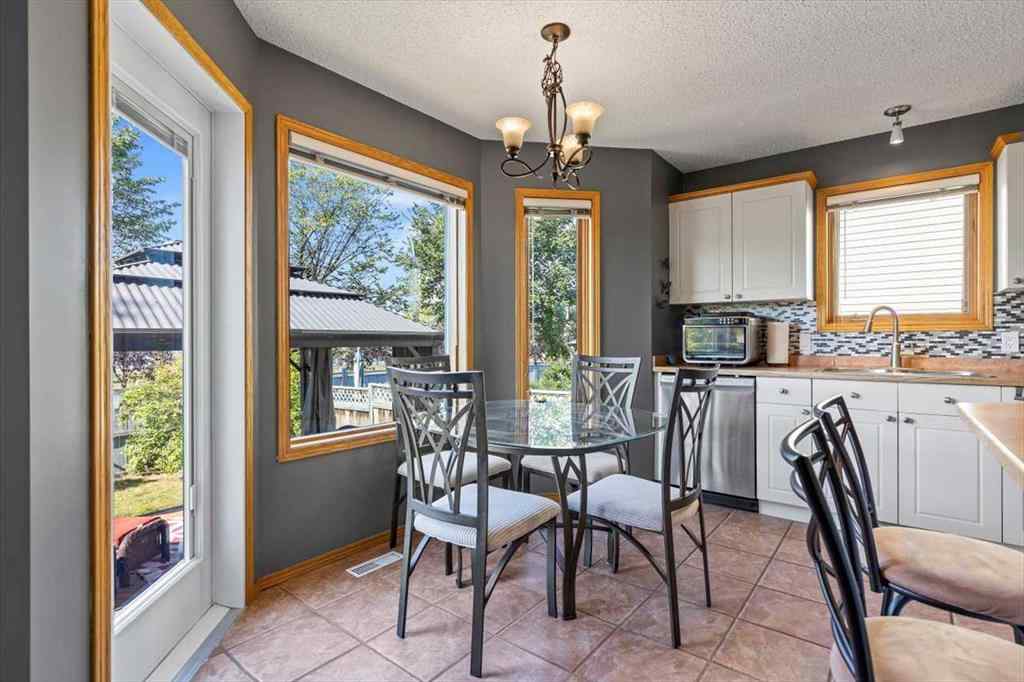 MLS® A2258869 - 10 Douglas Glen Crescent SE in Douglasdale/Glen Calgary, Residential
