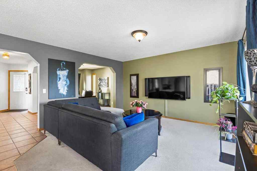 MLS® A2258869 - 10 Douglas Glen Crescent SE in Douglasdale/Glen Calgary, Residential