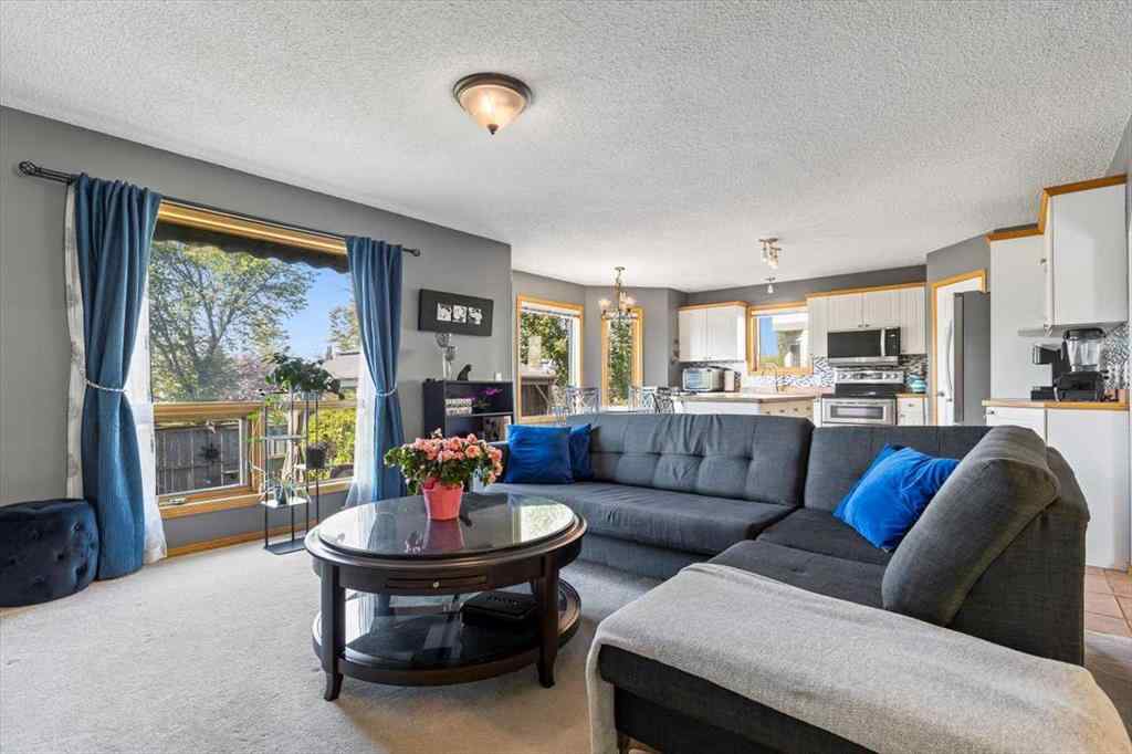 MLS® A2258869 - 10 Douglas Glen Crescent SE in Douglasdale/Glen Calgary, Residential