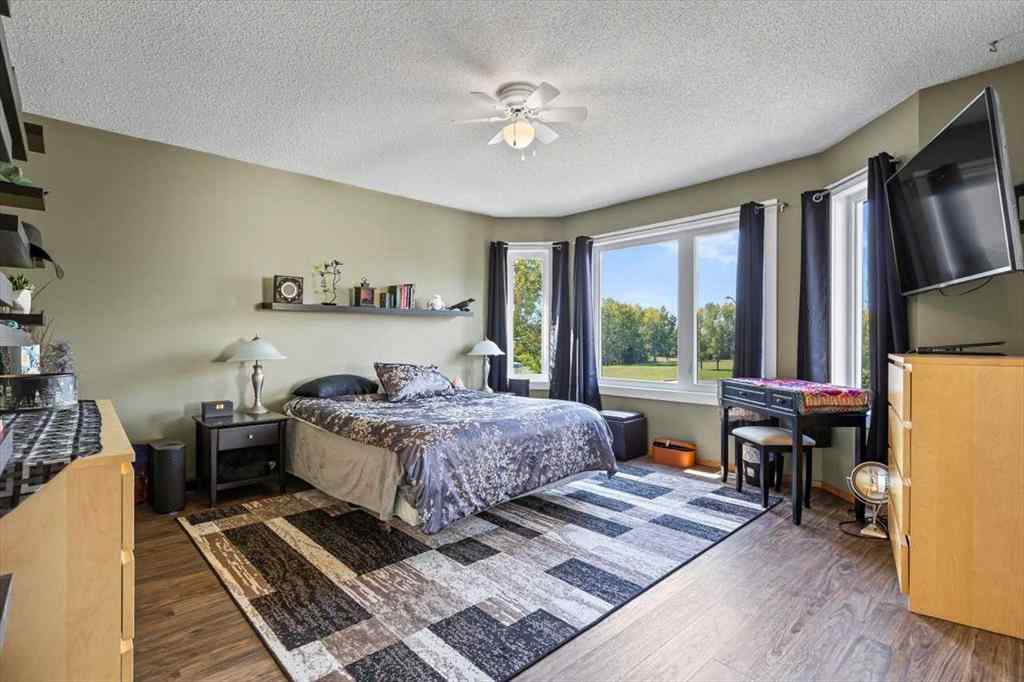 MLS® A2258869 - 10 Douglas Glen Crescent SE in Douglasdale/Glen Calgary, Residential