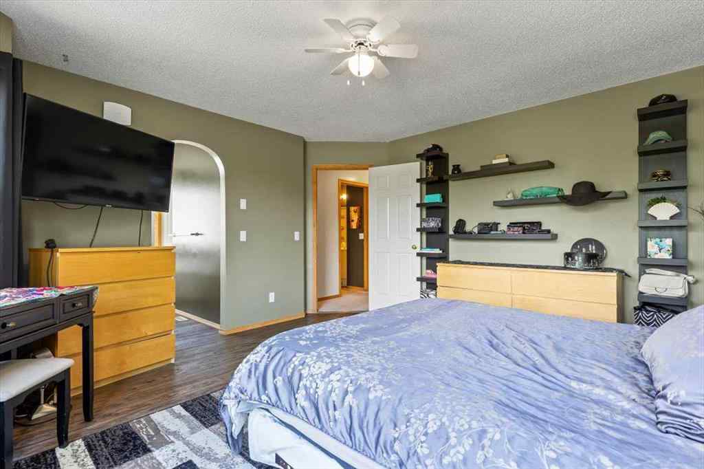 MLS® A2258869 - 10 Douglas Glen Crescent SE in Douglasdale/Glen Calgary, Residential