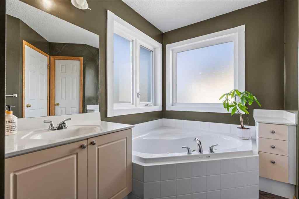 MLS® A2258869 - 10 Douglas Glen Crescent SE in Douglasdale/Glen Calgary, Residential