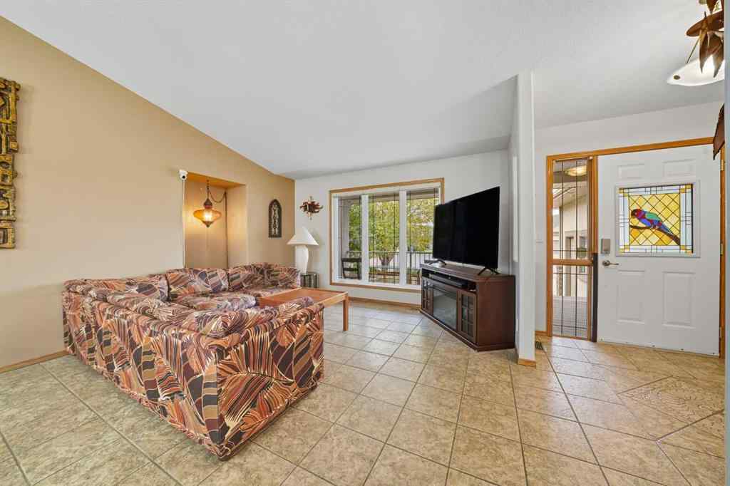 MLS® A2258882 - 5409 44A Street Close  in Westpark Meadows Innisfail, Residential