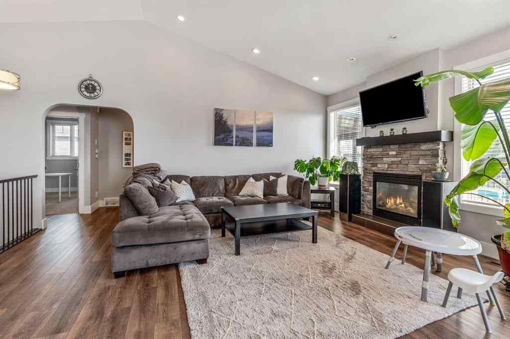 MLS® A2258883 - 3115 22 Street E in NONE Coaldale, Residential