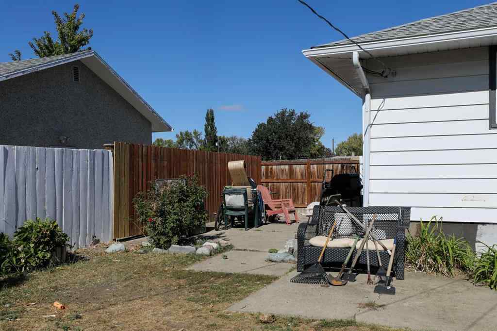 MLS® A2258889 - 2512 5A Avenue N in Majestic Place Lethbridge, Residential