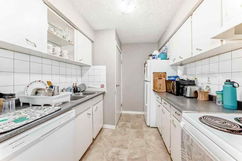 MLS® A2258892 - 4611 50 Street  in Parkvale Red Deer, Multi-Family