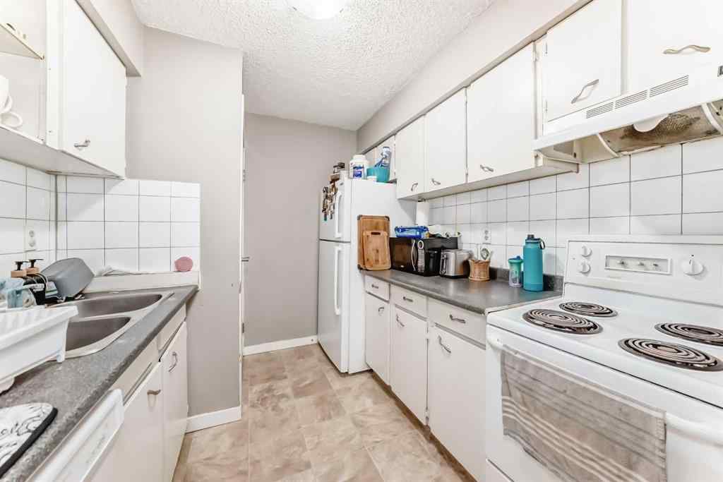 MLS® A2258892 - 4611 50 Street  in Parkvale Red Deer, Multi-Family