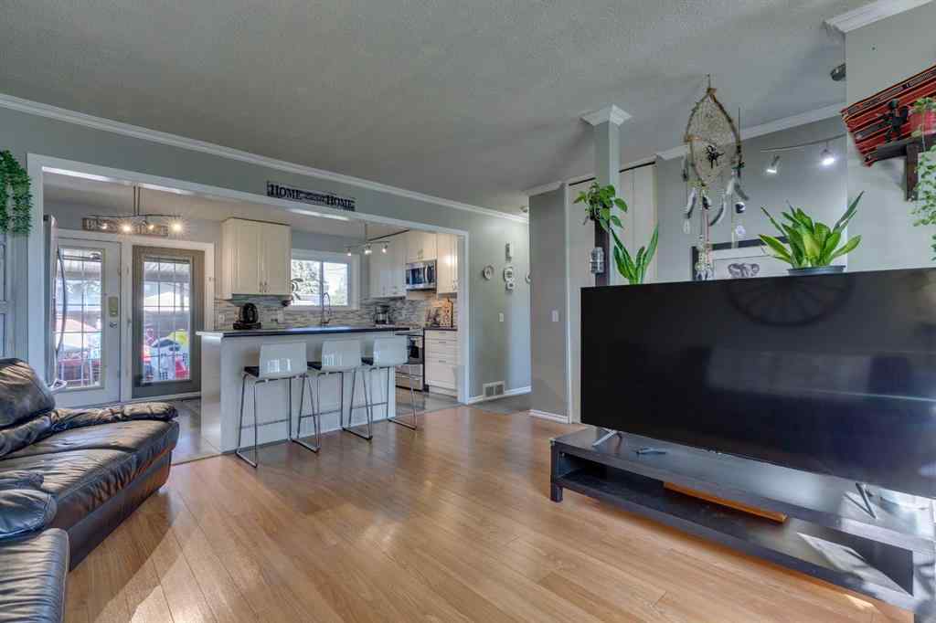 MLS® A2258898 - 448 Malvern Close NE in Marlborough Park Calgary, Residential