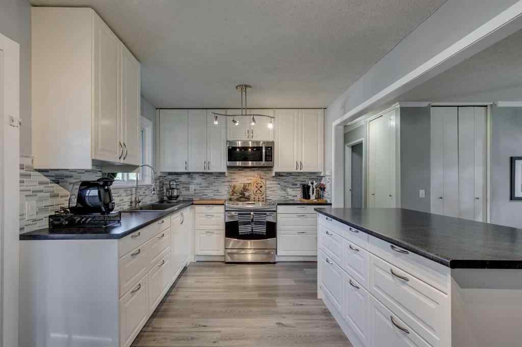 MLS® A2258898 - 448 Malvern Close NE in Marlborough Park Calgary, Residential