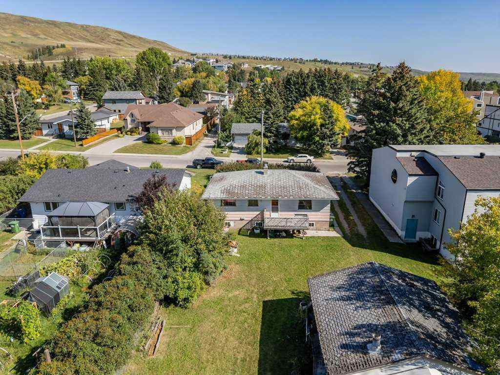 MLS® A2258907 - 217 Ross Avenue  in East End Cochrane, Residential
