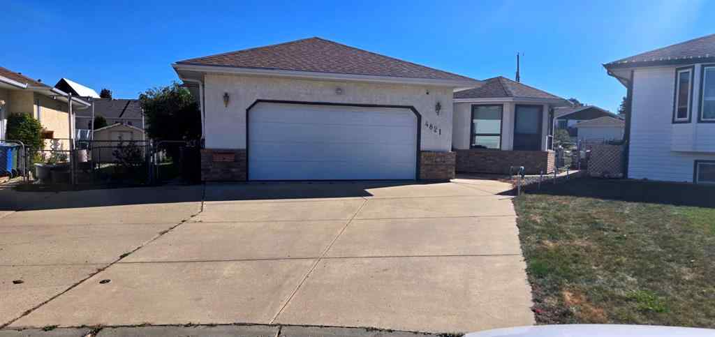 MLS® A2258917 - 4821 47 Street Close  in Central Innisfail Innisfail, Residential