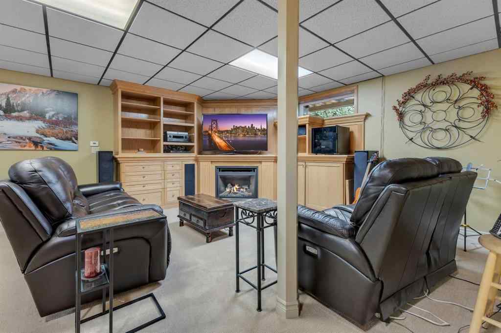 MLS® A2258931 - 395 Silvergrove Drive NW in Silver Springs Calgary, Residential