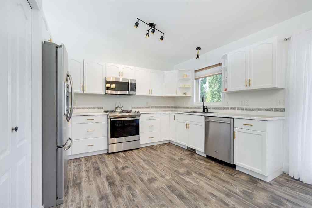 MLS® A2258945 - 50 Livingston Close  in Lincoln Park Lacombe, Residential