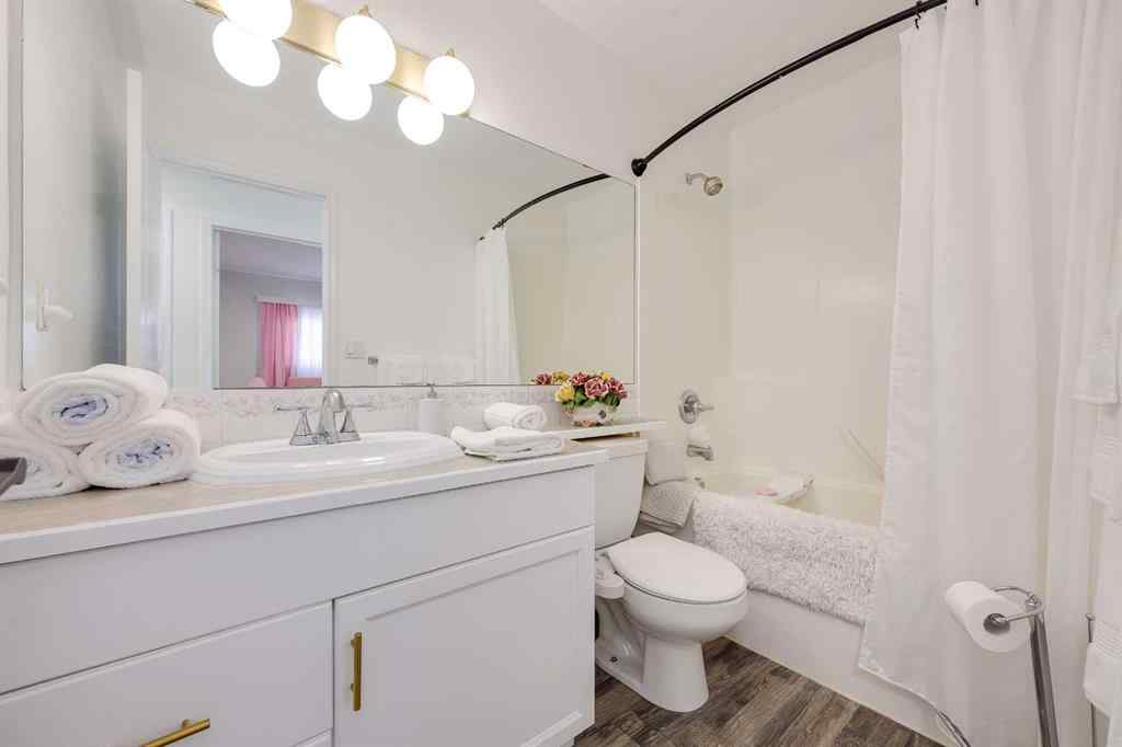 MLS® A2258945 - 50 Livingston Close  in Lincoln Park Lacombe, Residential
