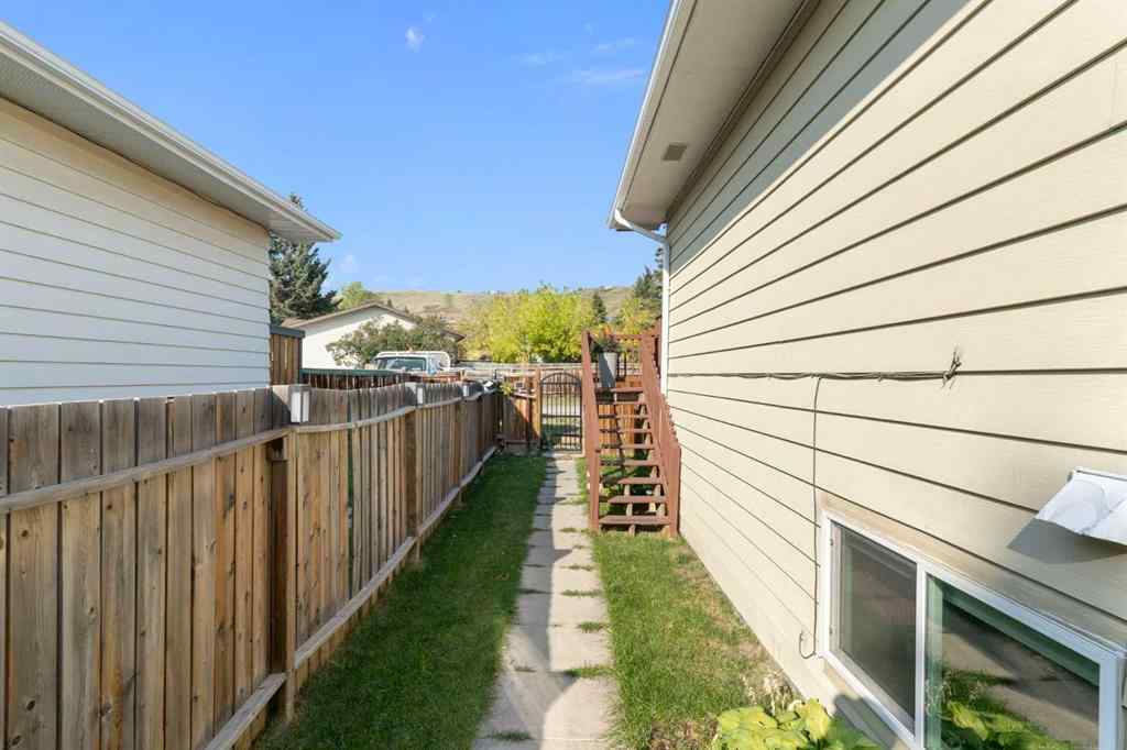 MLS® A2258955 - Unit #2 524 First Street E in East End Cochrane, Residential