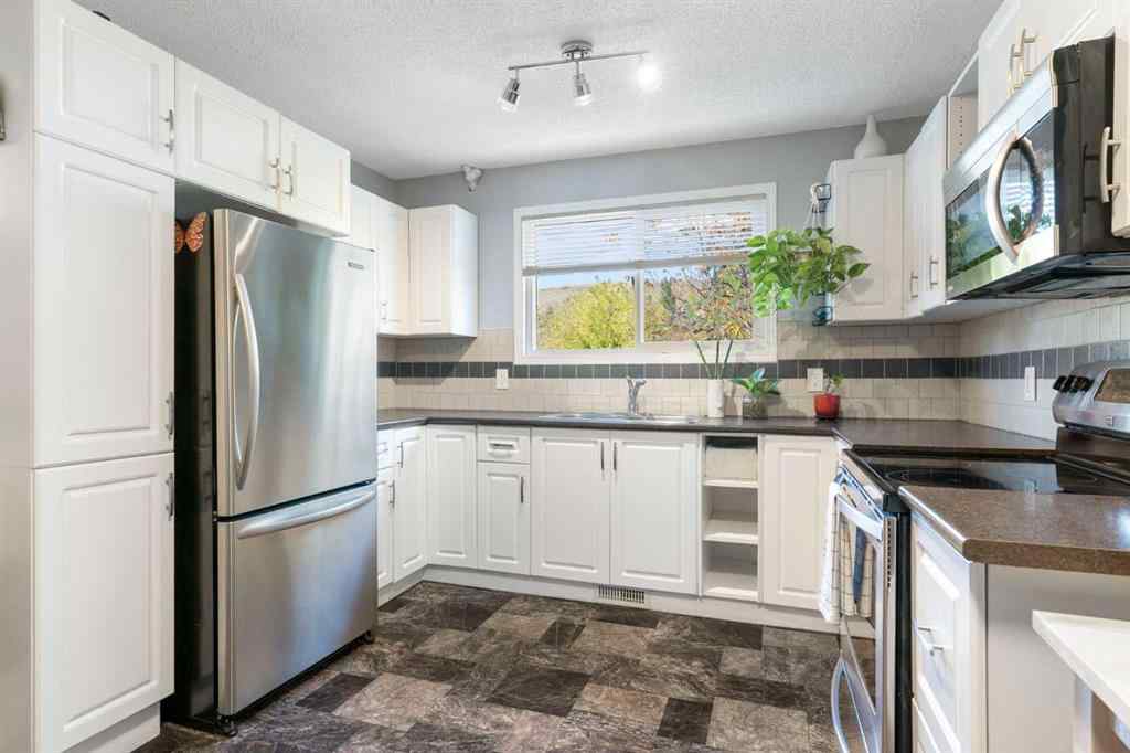 MLS® A2258955 - Unit #2 524 First Street E in East End Cochrane, Residential