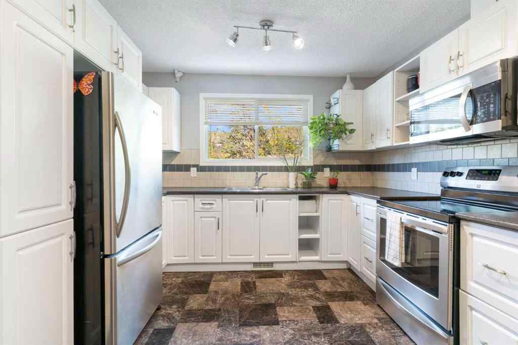 MLS® A2258955 - Unit #2 524 First Street E in East End Cochrane, Residential