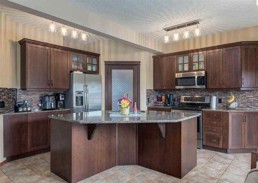 MLS® A2258959 - 18 Douglas Glen Circle SE in Douglasdale/Glen Calgary, Residential