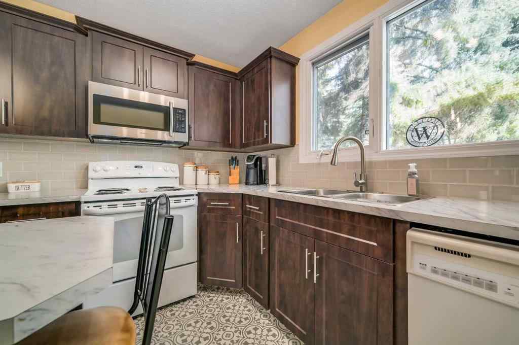 MLS® A2258963 - Unit #4 10910 Bonaventure Drive  in Willow Park Calgary, Residential