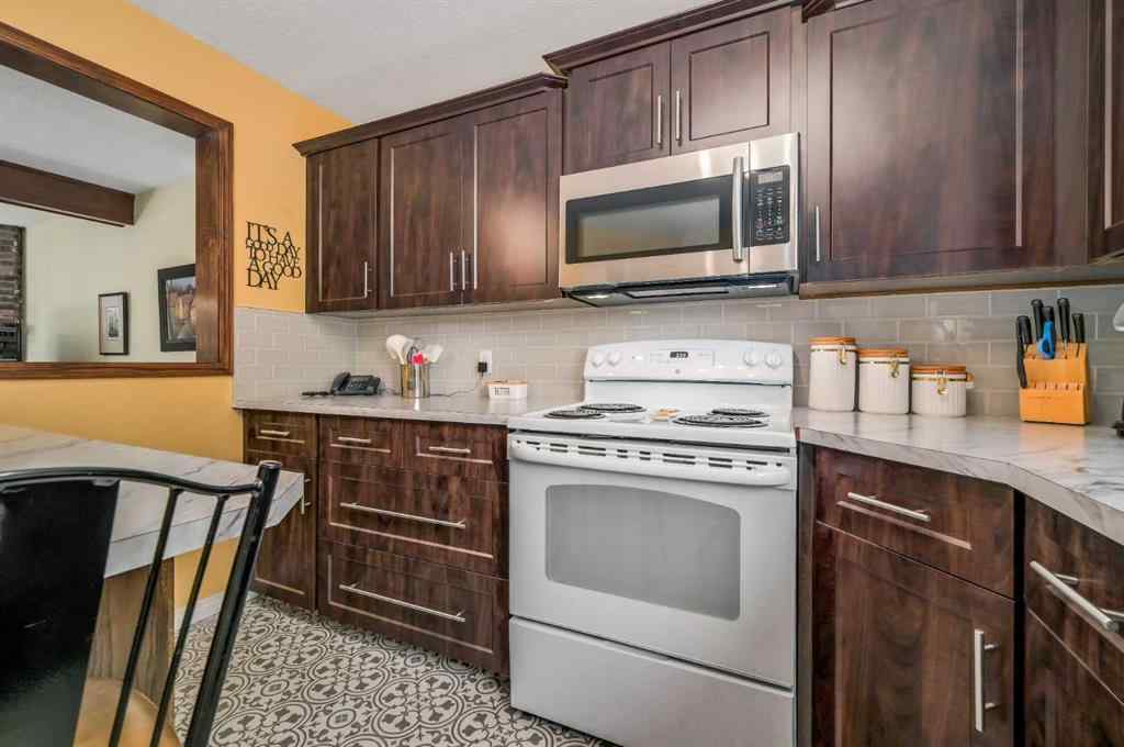 MLS® A2258963 - Unit #4 10910 Bonaventure Drive  in Willow Park Calgary, Residential