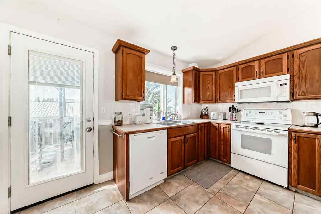 MLS® A2258972 - 6216 Douglas Place  in NONE Olds, Residential