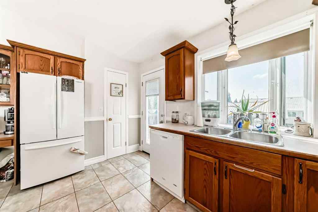 MLS® A2258972 - 6216 Douglas Place  in NONE Olds, Residential