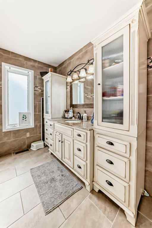 MLS® A2258972 - 6216 Douglas Place  in NONE Olds, Residential