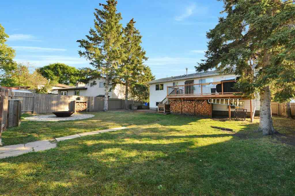 MLS® A2258985 - 5240 40 Street  in Southwest Innisfail Innisfail, Residential