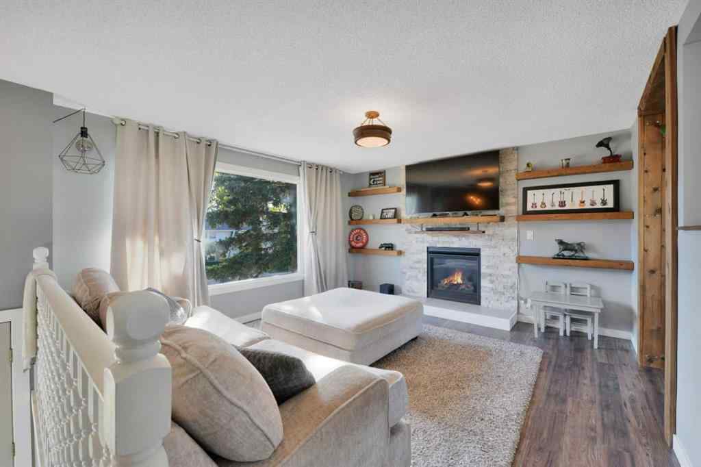 MLS® A2258985 - 5240 40 Street  in Southwest Innisfail Innisfail, Residential